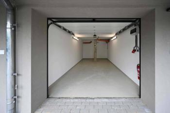 EFI Residence Holzova - parking - garage parking